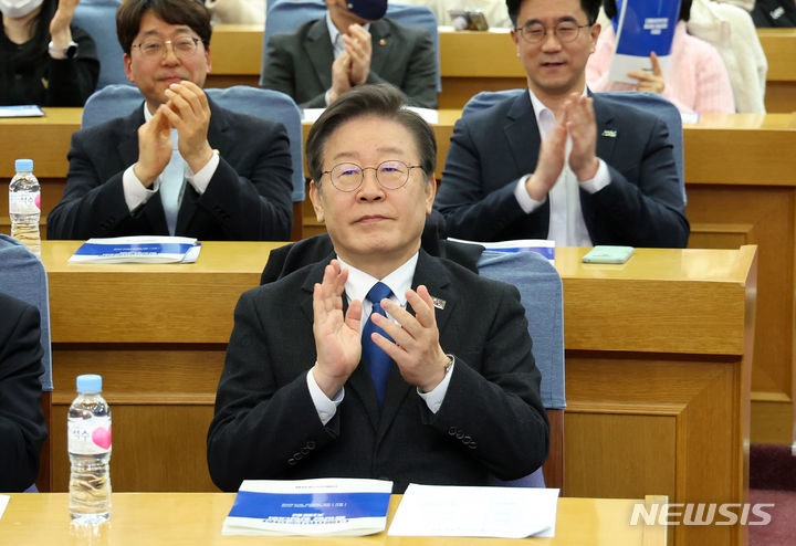 <b>이재명</b> "<b>김영주</b>, <b>채용비리</b> 소명 못해 0점…국힘 입당 아쉬워"