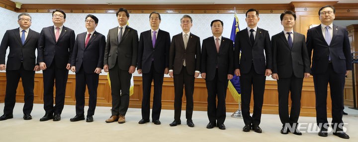 한덕수 <b>총리</b>, 차관급 <b>임명장</b> <b>수여</b>식