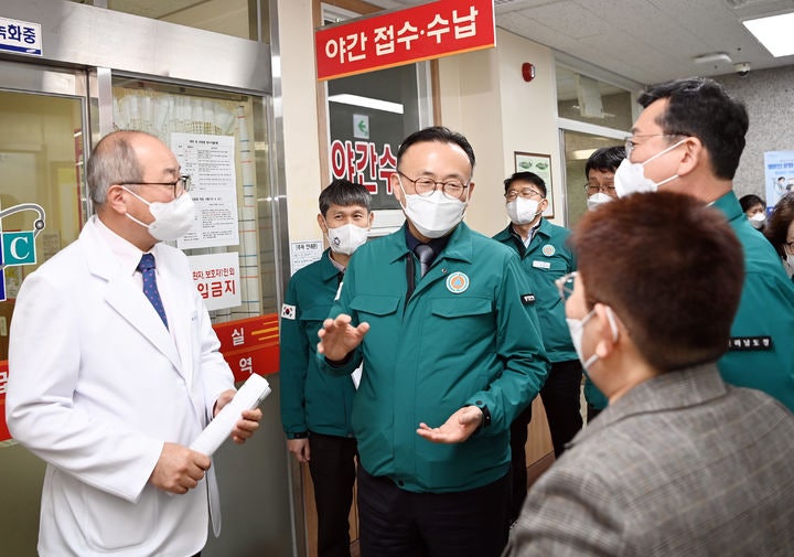 행안부 재난안전관리<b>본부장</b>, 경기지역 비상진료체계 현장 <b>점검</b>