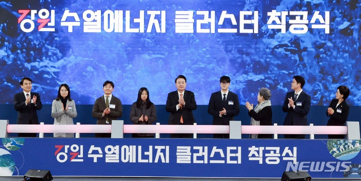 윤 <b>대통령</b>, 강원 <b>수열 에너지 클러스터</b> 착공식 참석[뉴시스Pic]