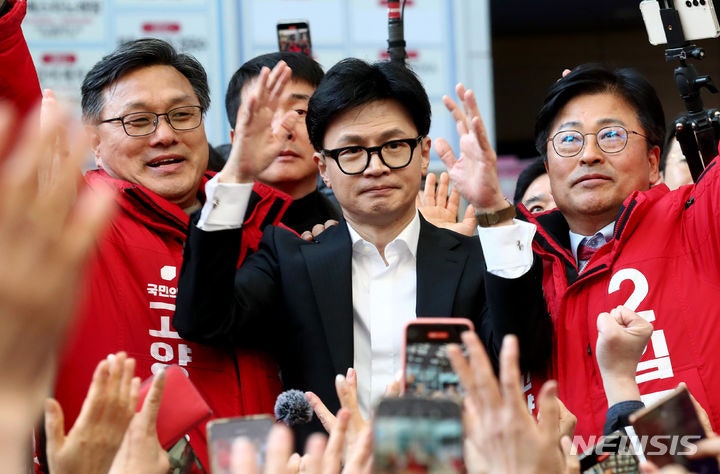<b>한동훈</b> "<b>도태우</b> 국민 눈높이서 재검토" <b>공천</b> 취소 가능성 시사