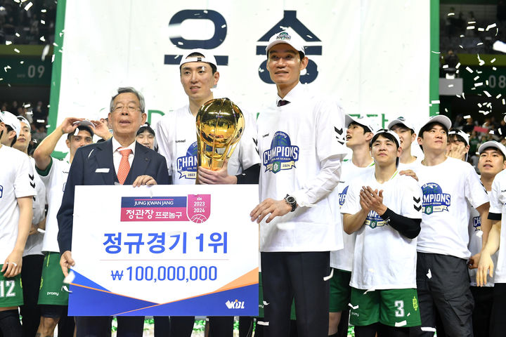'정규리그 1위' DB <b>김주성</b> 감독 "통합우승하면 펄쩍펄쩍 뛸 것"