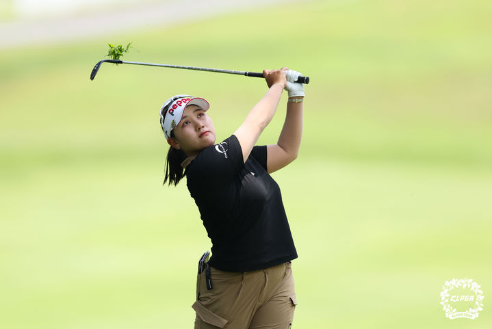 무승 김희지, KLPGA <b>블루캐니언 챔피언십</b> 첫날 <b>선두</b>