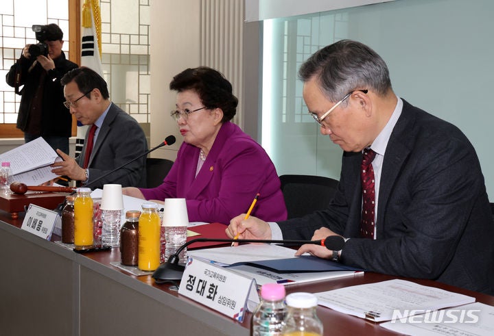 발언하는 <b>이배용</b> 국가교육<b>위원장</b>