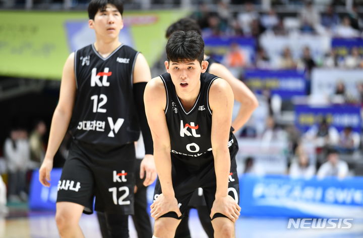 "4강 PO 직행하자" <b>KT</b>, 2연패 끊고 2위 LG에 반 경기차…6강 확정(종합)