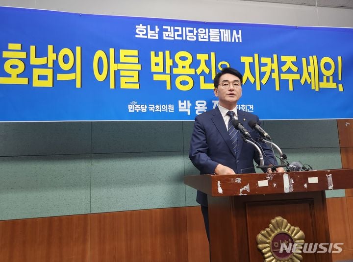 <b>박용진</b>, 고향 찾아와 호소 “<b>전북</b>의 아들에게 반전을”