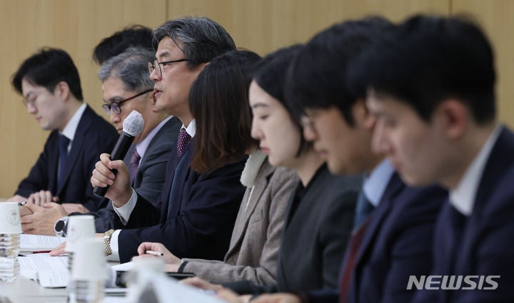 <b>변협</b> "경찰, <b>이선균 수사</b> 유출 의심…검찰이 <b>수사</b>해야"