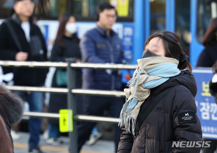 '<b>춘분</b>' 아침 출근길 쌀쌀…<b>강원</b>·경북 일부 눈·비[오늘날씨]