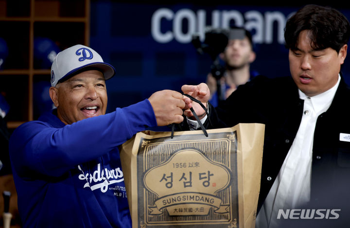 류현진과 재회한 다저스 <b>감독</b> "훌륭하고 경쟁적인 선수"