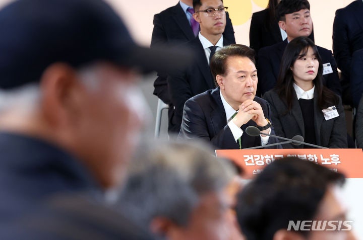 尹 "분양형 실버타운 재도입…<b>공공임대주택</b> 매년 3000호" [뉴시스Pic]
