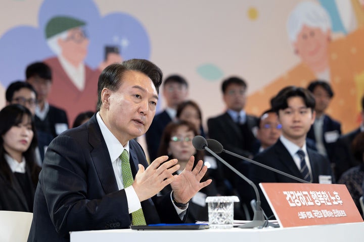 윤 "<b>용인</b>·수원·<b>고양</b>·<b>창원</b> '특례시 특별법' 제정…리모델링·건축허가 권한...