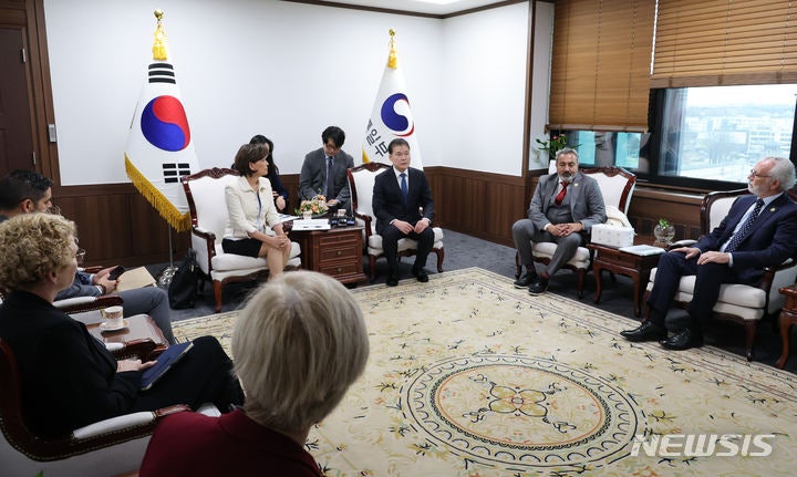 <b>김영호</b> 통일부 장관, 美 <b>의회</b> 코리아스터디 그룹 면담