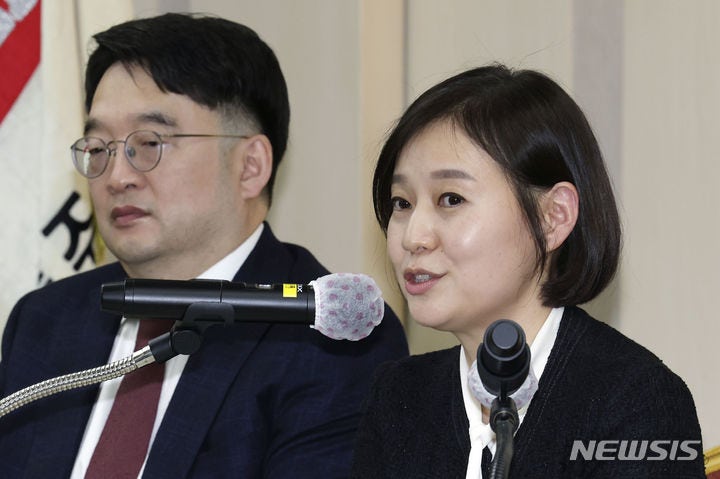 '오빠·동생' 해임된 날…<b>임주현</b> 사장 "<b>한미</b>, 어떻든 지킬 것"