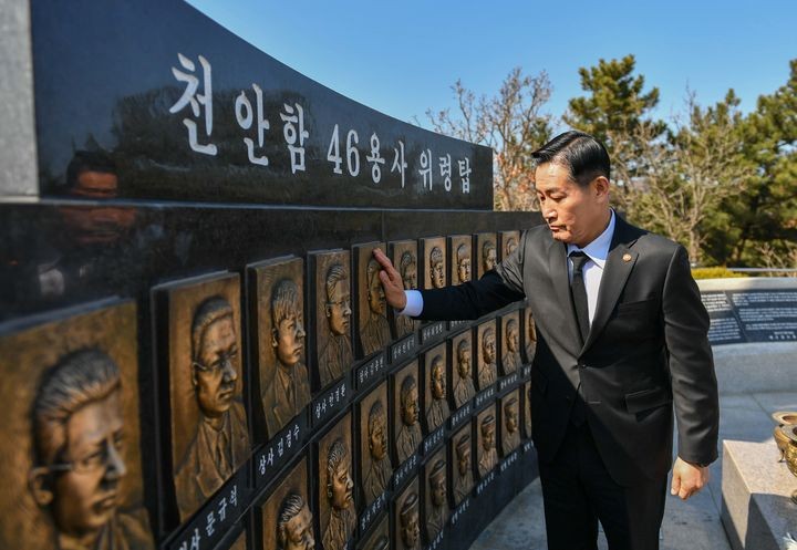 <b>신원식</b> "선배들 목숨바쳐 지킨 NLL 반드시 사수…적 도발시 초토화"