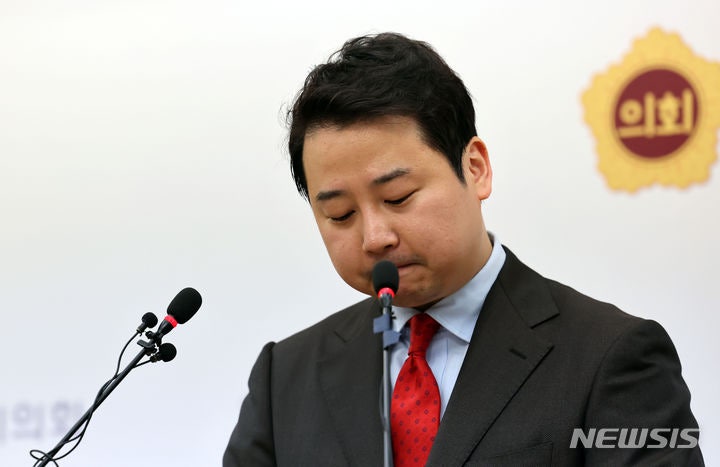 <b>정연욱</b>, <b>장예찬</b> 단일화 제안 거절…"수영구민 이용말라"(종합)