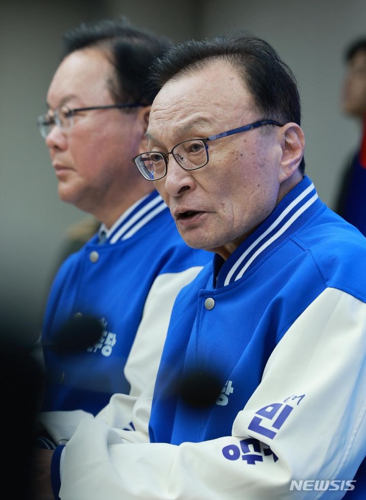 <b>이해찬</b>, 민주 후보 논란에 "야당 흠집내기 지나치게 심해"