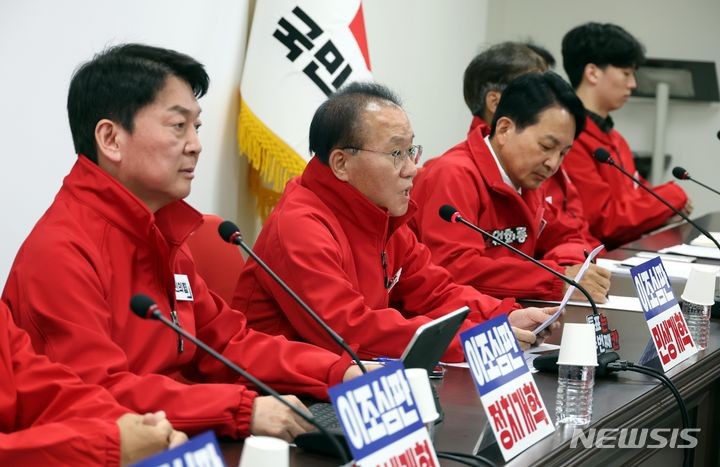 <b>윤재옥</b> "이재명·조국, 국민 역린 건드려…불량품 시장서 도태될 것"