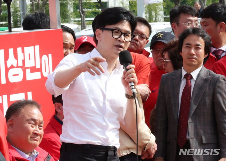 <b>지지 호소</b>하는 <b>한동훈</b> 위원장