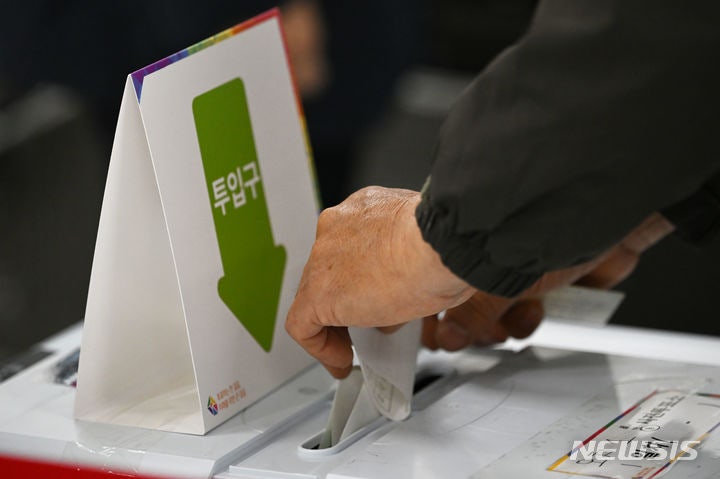 제22대 <b>총선</b> 경기지역 <b>사전투표 첫날</b>, 오전 7시 <b>투표</b>율 0.58%
