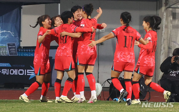 '추효주·최유리 골' <b>여자축구</b> 벨호, 필리핀에 2-1 승…2연전 전승