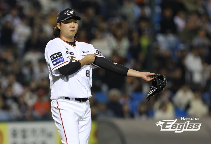 '4연패' <b>한화</b>, 구원 투수 <b>김범수</b> 2군행…"컨디션 떨어져"