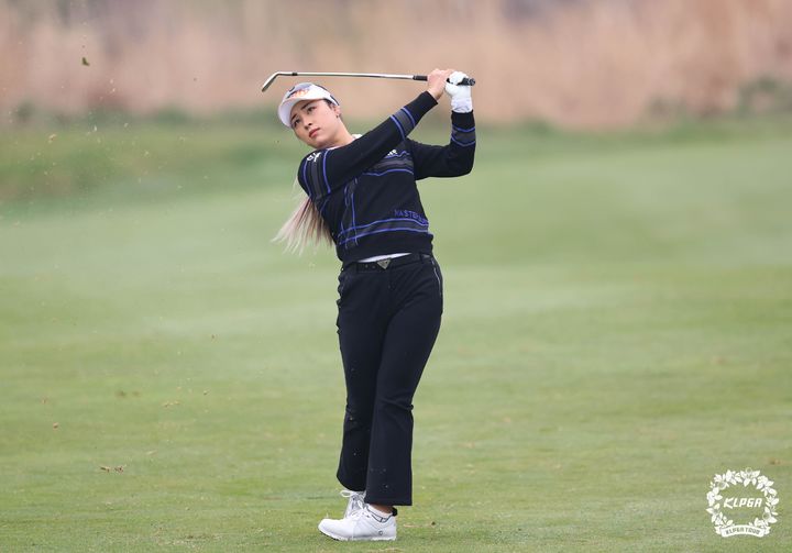 윤이나, KLPGA <b>메디힐</b>·<b>한국일보 챔피언십</b> 첫날 공동 1위