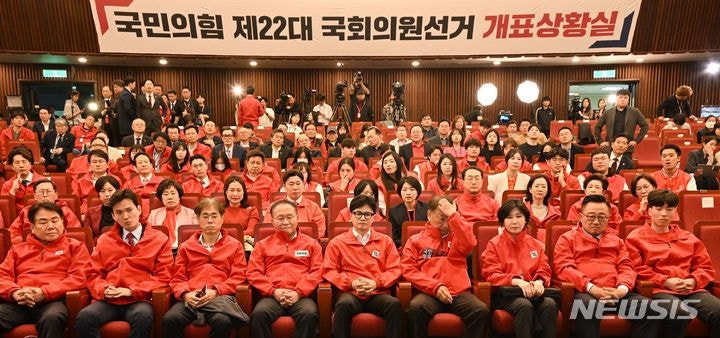 여 <b>당선인</b> 108명, 16일 한 자리에…현충원 참배 후 <b>총회</b>