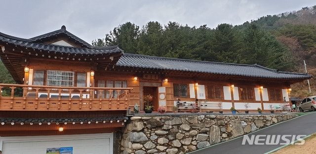 경찰 '신도 <b>성추행</b> 혐의' <b>허경영</b> 하늘궁 <b>압수수색</b>