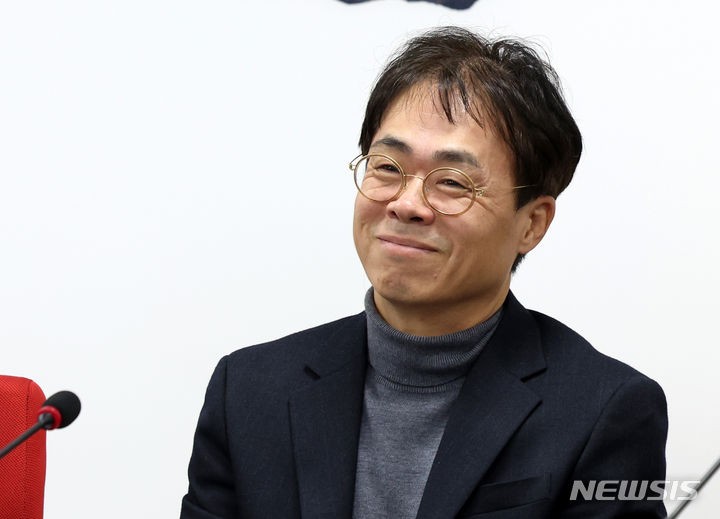 <b>김경율</b>, <b>홍준표</b>의 한동훈 비판에 "개통령이 제일 정확히 알 것"