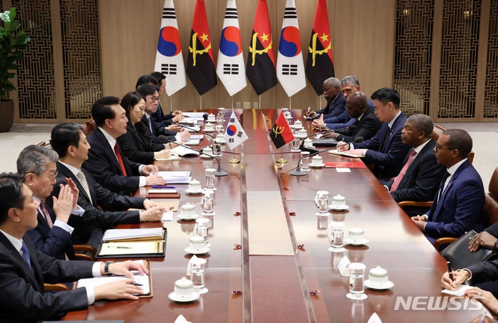 윤 <b>대통령</b>, 한·<b>앙골라 확대</b> 정상회담