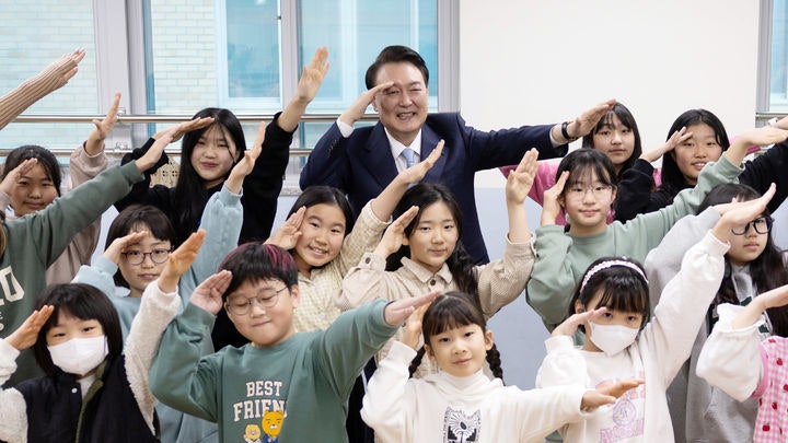 윤, 순직군경 자녀·벽지아동 초청…"<b>어린이</b>와 만남 항상 설레"
