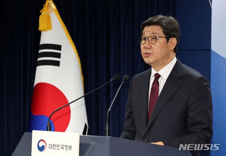 회의 <b>결과</b> 발표하는 <b>노연홍 의료개혁특위</b>원장