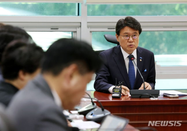 [Seoul=Newsis] Reporter Go Seung-min = Hwang Un-ha, the floor leader of the Joogook Hyukshin Party, is giving a speech at the 3rd assembly of the Joogook Hyukshin Party's elected members held at the National Assembly Members' Office in Yeouido, Seoul on the 13th. 2024.05.13. kkssmm99@newsis.co