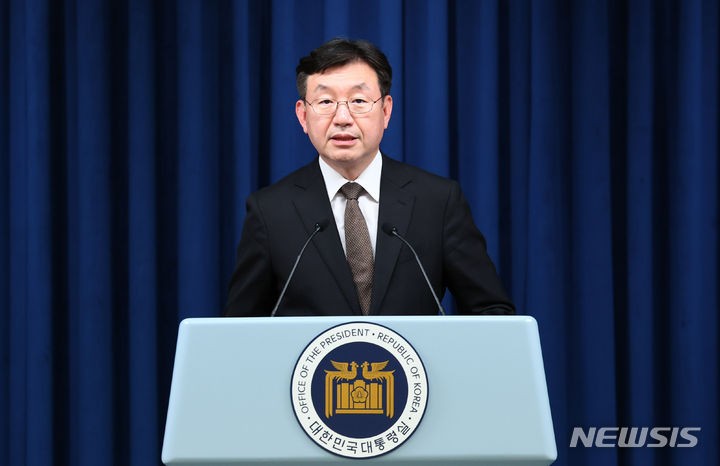 <b>대통령실</b>, <b>네이버</b>, 라인야후 지분 매각 관련 "일본 보고서에 '지분매각' 빠질...