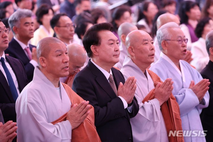 윤 대통령, <b>부처님오신날 봉축법요식</b> 참석[뉴시스Pic]