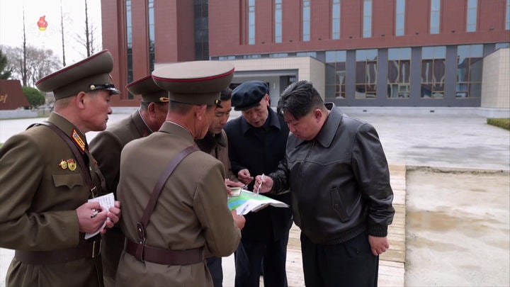 <b>김정은</b>, 완공 <b>중앙간부학교</b> 방문…"교육기관 최고기준 창조"