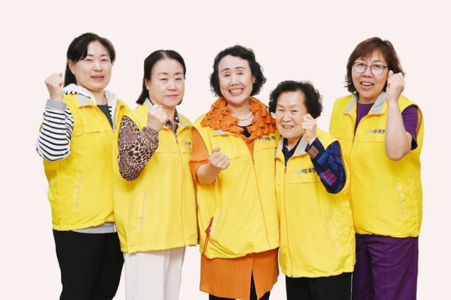 [=ý]  ÿ ̷ Ȱϰ ִ 纸ȣ (71) ٸ  Բ   ִ. (= ) 2024.05.16. photo@newsis.com *Ǹ 