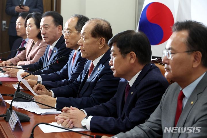 황우여 "5·18 정신이 헌법 정신 그 자체…전문 수록해야 마땅"