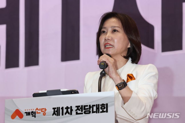 [Seoul=Newsis] Reporter Kwon Chang-hoe = Heo Eun-ah, a candidate for the Reform Party leader, giving an acceptance speech after being elected as the party leader at the convention held at the National Assembly Member's Office in Yeouido, Seoul on the 19th. 2024.05.19. kch0523@newsis.com