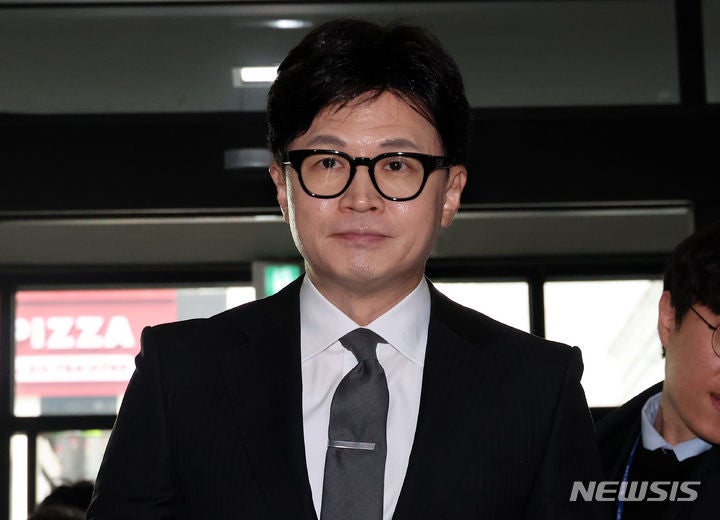 <b>한동훈</b> "<b>오세훈</b>, 건설적 의견을 '잘못된 처신'으로…공감 많지 않을 것"