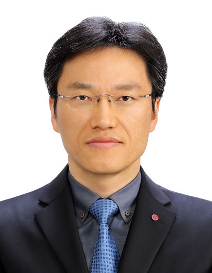 [대전=뉴시스] 금탑산업훈장을 수훈하는 김병훈 LG전자 부사장.(사진=특허청 제공) *재판매 및 DB 금지