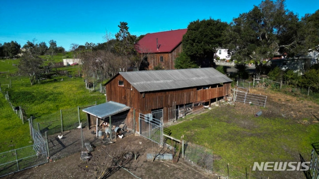 [Petaluma, California = AP/Newsis] The second case of H5N2 avian influenza infection in humans was confirmed in the U.S. state of Michigan on the 22nd local time, according to Politico. The photo shows a farm in Petaluma, California. (Photo = Newsis D