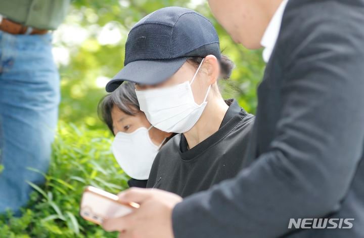 멍투성이 사망 <b>여고생</b>…교회 50대녀 <b>학대치사</b> 혐의 송치