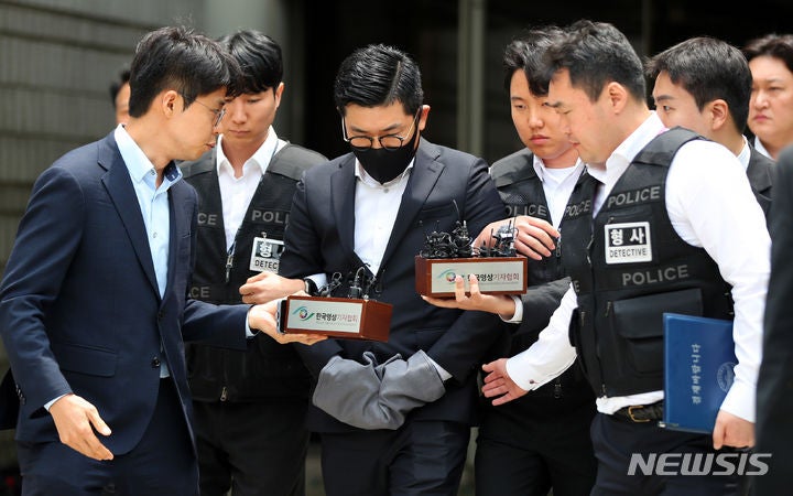 <b>김호중 학폭</b> 폭로 유튜버 '<b>살인</b> 예고'…"도넘은 팬심"