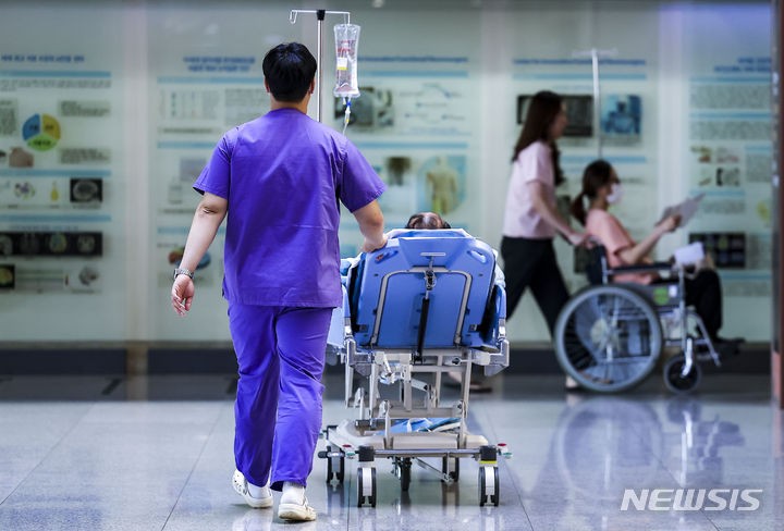 "2000만원짜리 무릎주사"…실손보험금 지급액 3년 새 3조 늘어