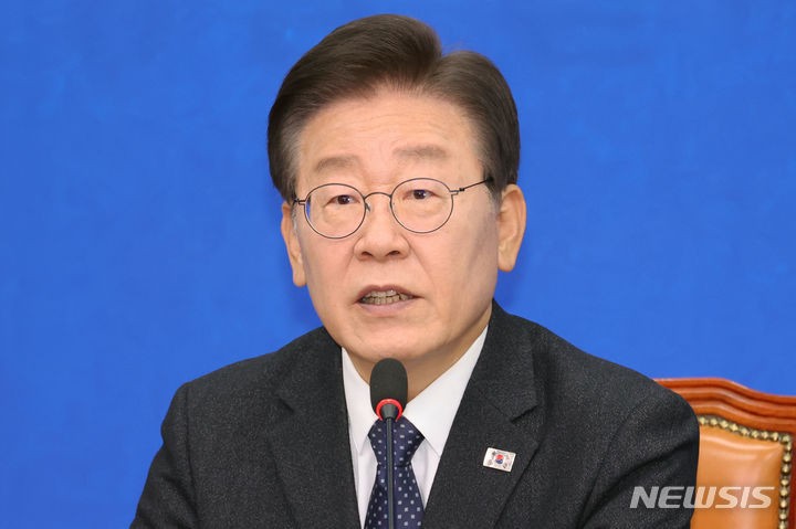 <b>이재명</b> "<b>민생회복지원금</b> 차등지원도 <b>수용</b>…신속히 협의하자"