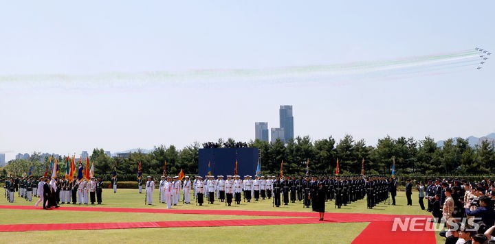 UAE <b>대통령</b> 공식환영식의 <b>블랙이글스</b>