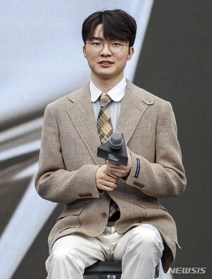 토크세션하는 '<b>페이커</b>' <b>이상혁</b>