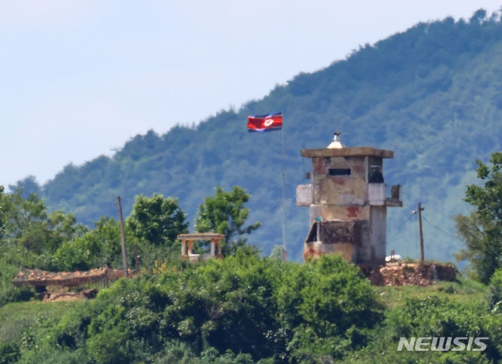 육군, '北<b>오물풍선</b> 때 음주회식' 전방 <b>사단장 직무배제</b>