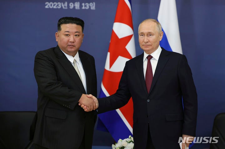 "푸틴, 몇 주 내 <b>북한</b>·<b>베트남 방문</b> 예정…이르면 6월 중"